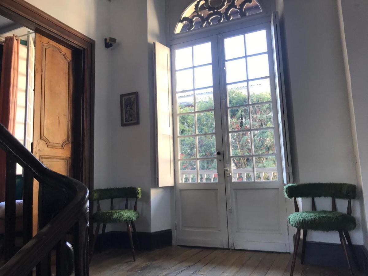 La Maison Aux Murs Anciens Et Ses Chambres Tarbes Exterior foto